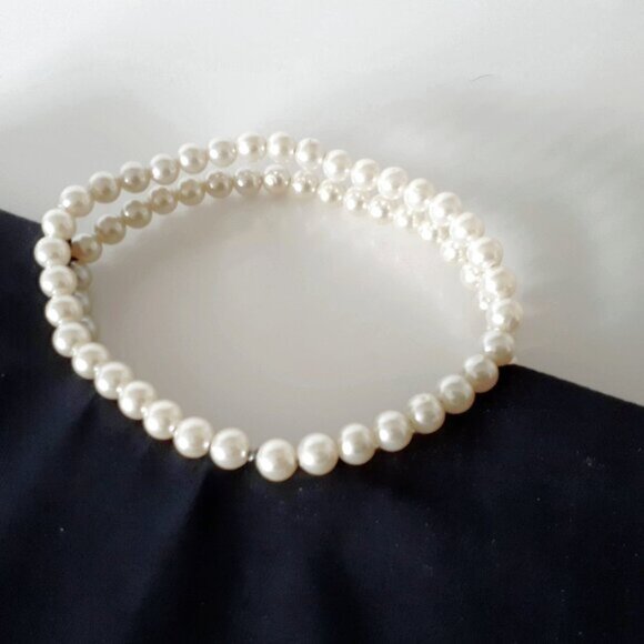 EUC Shiraleah black crescent shaped handbag w faux pearl handles and embroidery - Picture 6 of 8